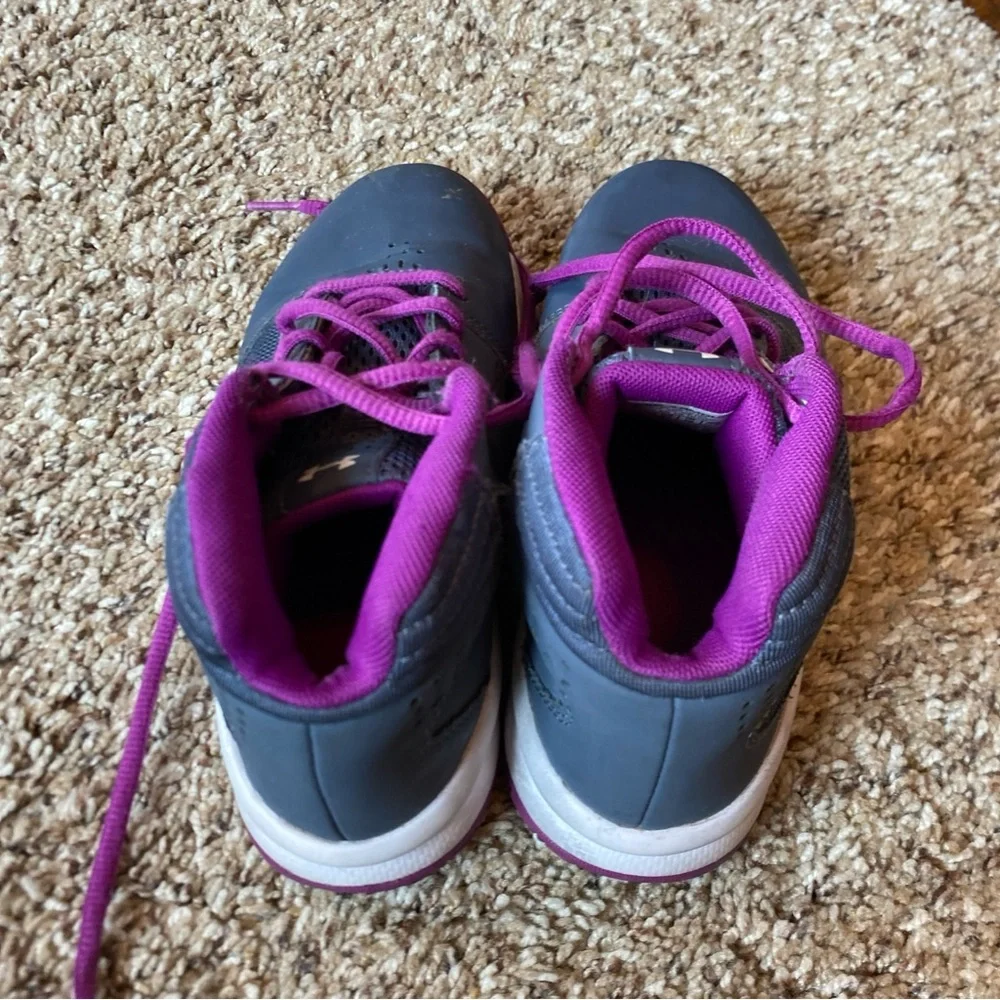Under Armour Girls Basketball Shoes Youth Size 13 High Top - Picture 3 of 6